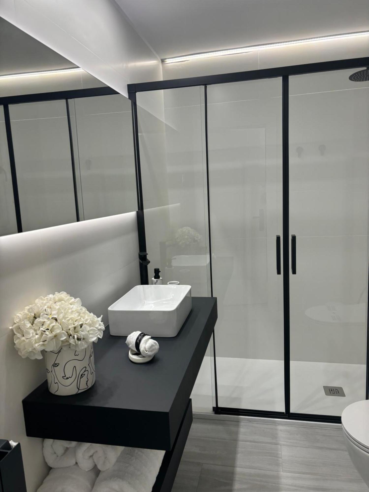 Black And White Suite Cervantes Castro Urdiales Εξωτερικό φωτογραφία