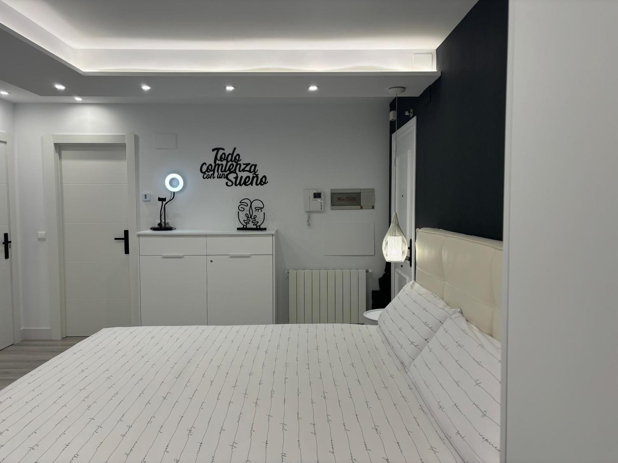 Black And White Suite Cervantes Castro Urdiales Εξωτερικό φωτογραφία