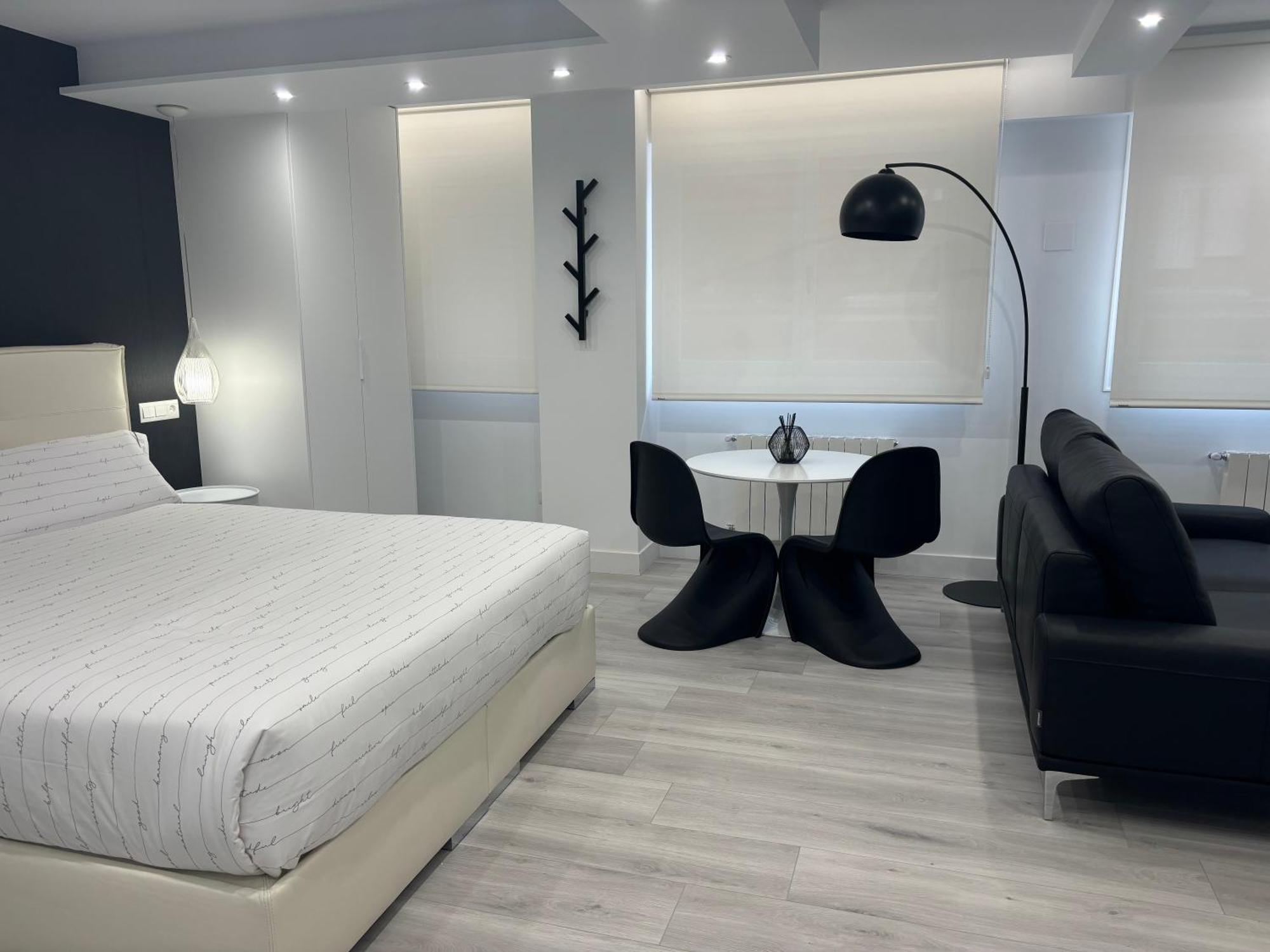 Black And White Suite Cervantes Castro Urdiales Εξωτερικό φωτογραφία